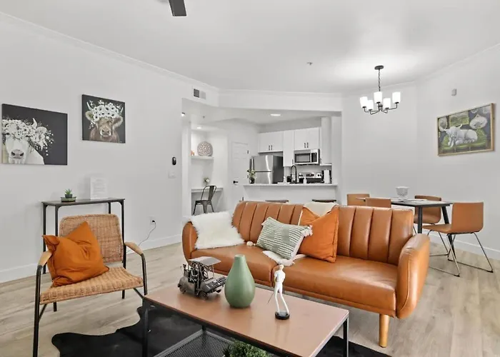 Champion's Cozysuite Walk To The Stadium With Pool! Apartment *