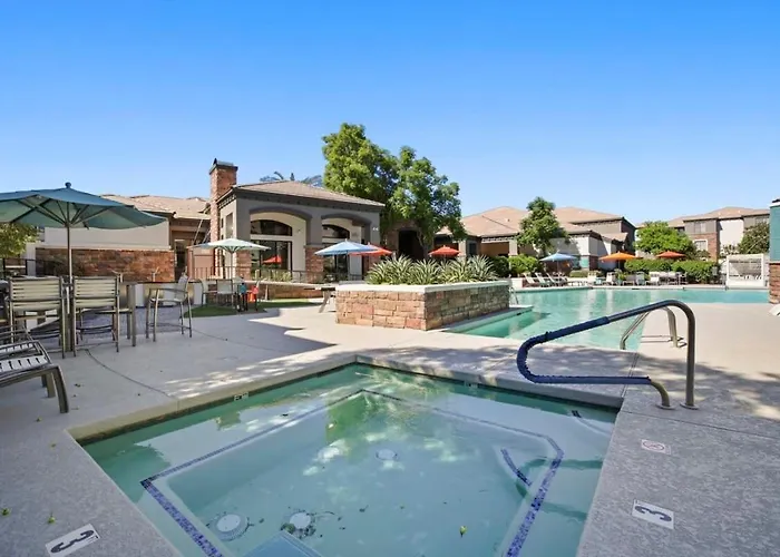 Apartment Champion's Cozysuite Walk To The Stadium With Pool!