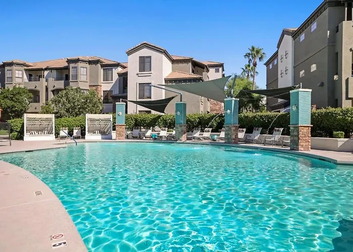 Champion's Cozysuite Walk To The Stadium With Pool! Apartment