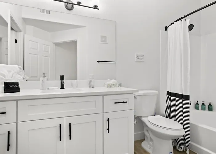 Champion's Cozysuite Walk To The Stadium With Pool! Apartment Glendale