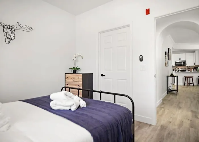 Apartment Champion's Cozysuite Walk To The Stadium With Pool! Glendale