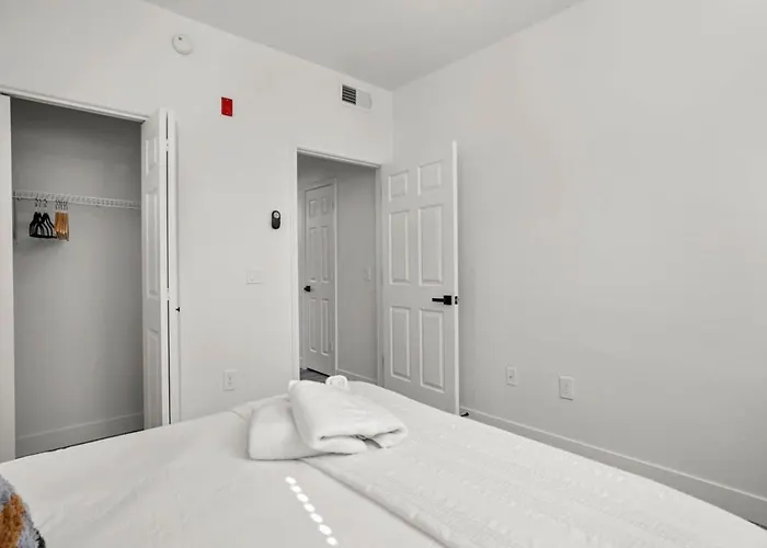 Champion's Cozysuite Walk To The Stadium With Pool! * Glendale