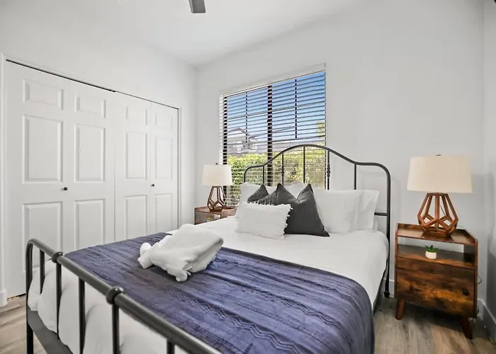Champion's Cozysuite Walk To The Stadium With Pool! * Glendale